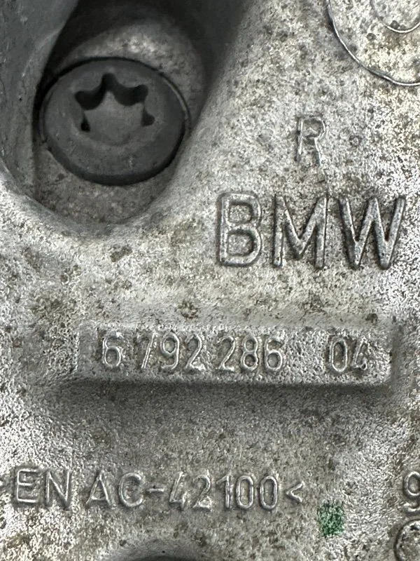 Кулак поворотный передний правый BMW 1-series F20 - миниатюра 7
