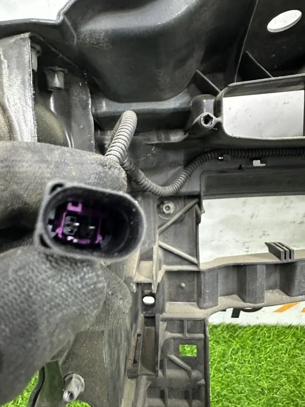 Рамка радиатора Volkswagen Golf MK6 CAVD 2010 - миниатюра 8