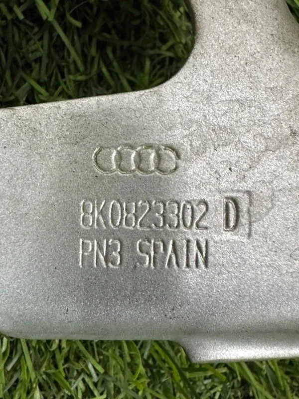 Петля капота правая Audi A4 8K CDHB 2010 - миниатюра 9