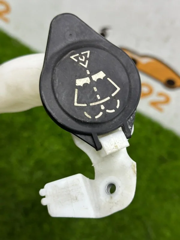 Горловина бачка стеклоомывателя BMW 5-series F10 - миниатюра 6