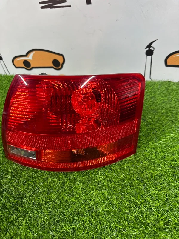 Стоп-сигнал правый Audi A4 B7 2008 - миниатюра 3