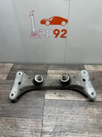 Балка под КПП BMW 1-series E87 N45B16A 2008