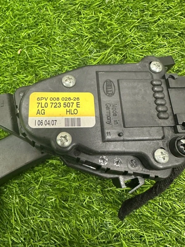 Педаль газа Volkswagen Touareg GP BKS 2007 - миниатюра 6