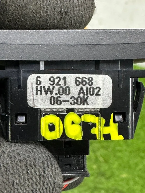 Кнопка BMW 5-series E60 N52B30A 2006 - миниатюра 5