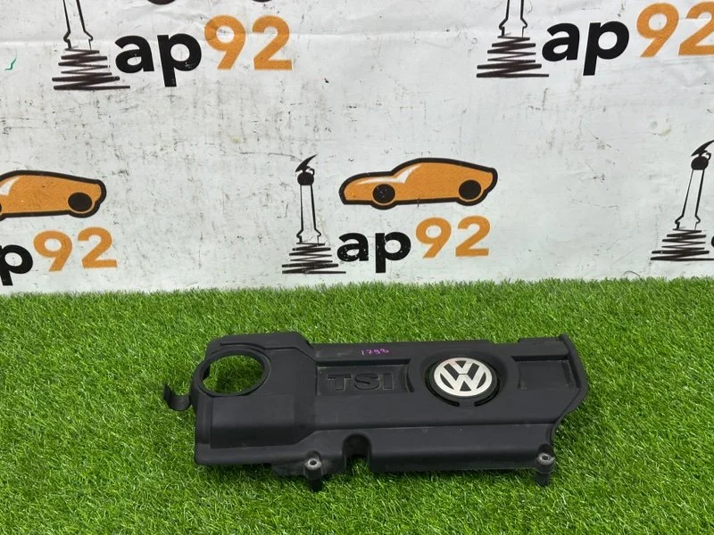 Декоративная крышка двигателя Volkswagen Passat B7 - изображение 1