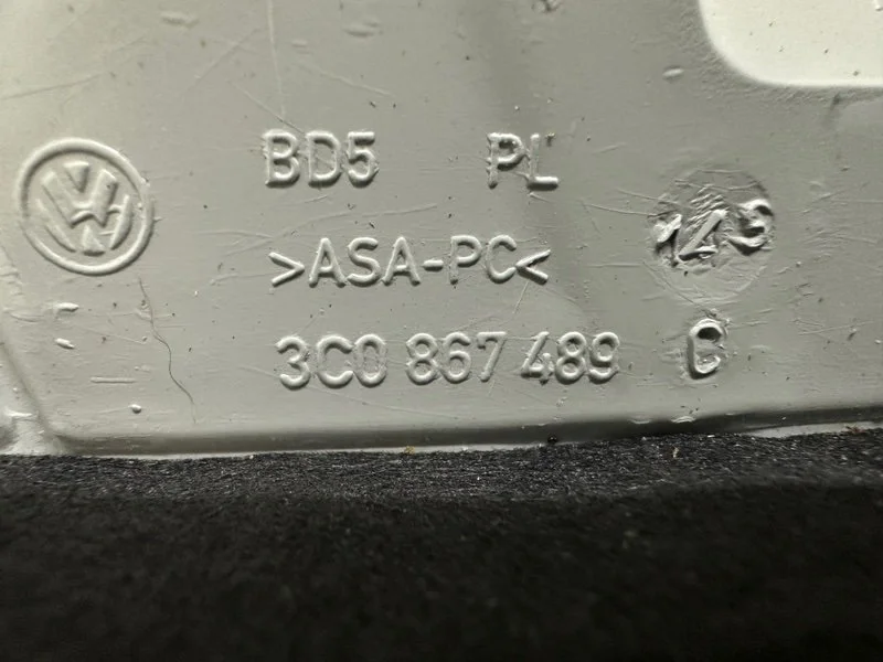 Плафон подсветки салона передний Volkswagen Passat - миниатюра 10