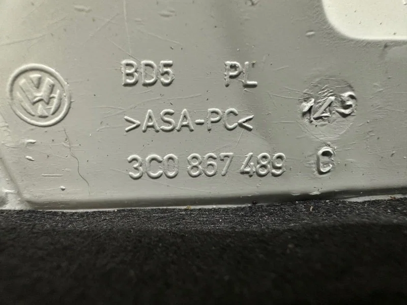 Плафон подсветки салона передний Volkswagen Passat - миниатюра 10