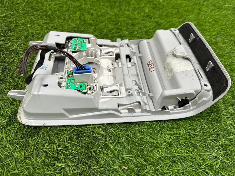 Плафон подсветки салона передний Volkswagen Passat - миниатюра 7