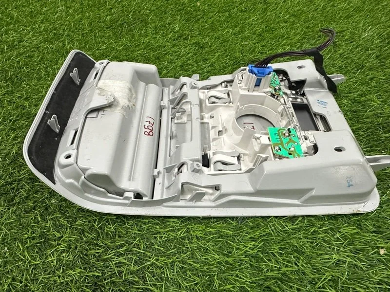 Плафон подсветки салона передний Volkswagen Passat - миниатюра 9