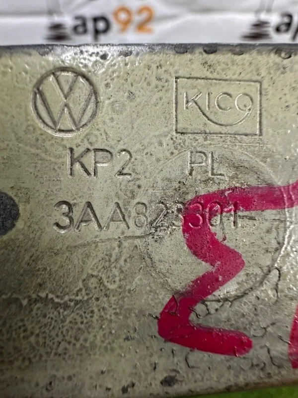 Петля капота левая Volkswagen Passat B7 CDAA 2013 - миниатюра 7