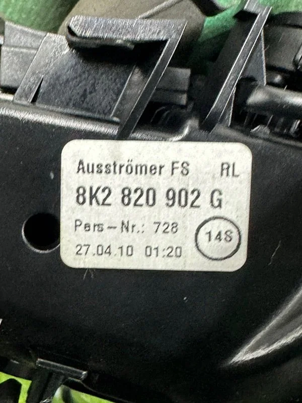 Дефлектор воздушный Audi A4 8K CDHB 2010 - миниатюра 7