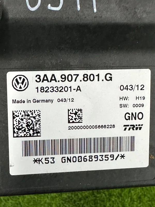 Блок управления стояночным тормозом Volkswagen - миниатюра 4