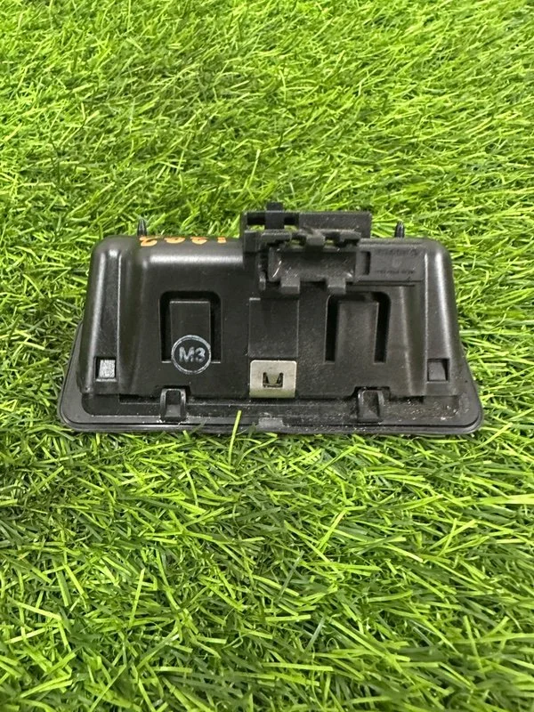 Кнопка открывания багажника BMW X1 E84 N52B30A - миниатюра 5