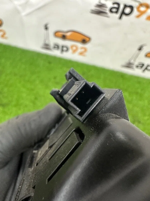 Кнопка открывания багажника BMW X1 E84 N52B30A - миниатюра 6