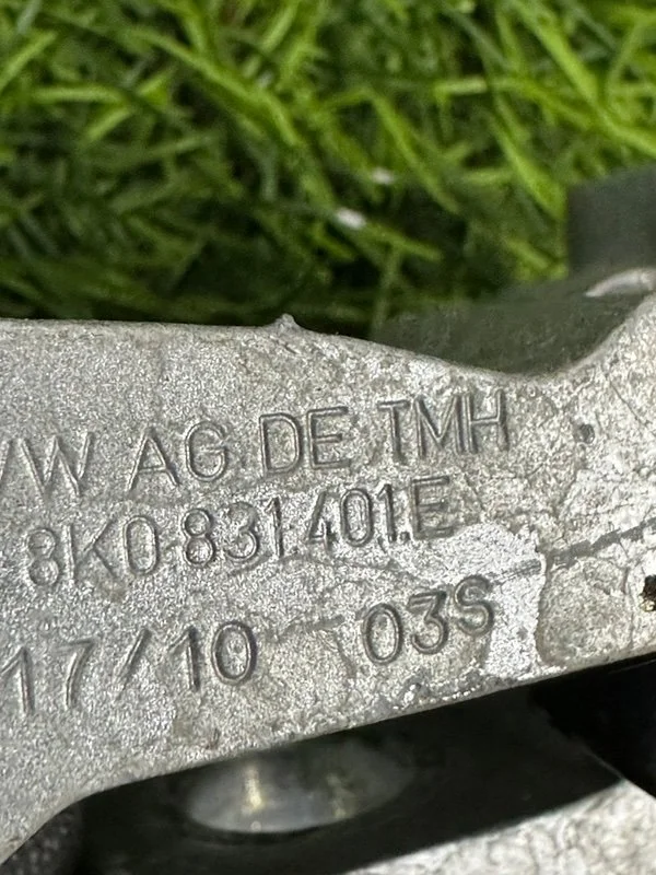 Петля двери Audi A4 8K CDHB 2010 - миниатюра 3