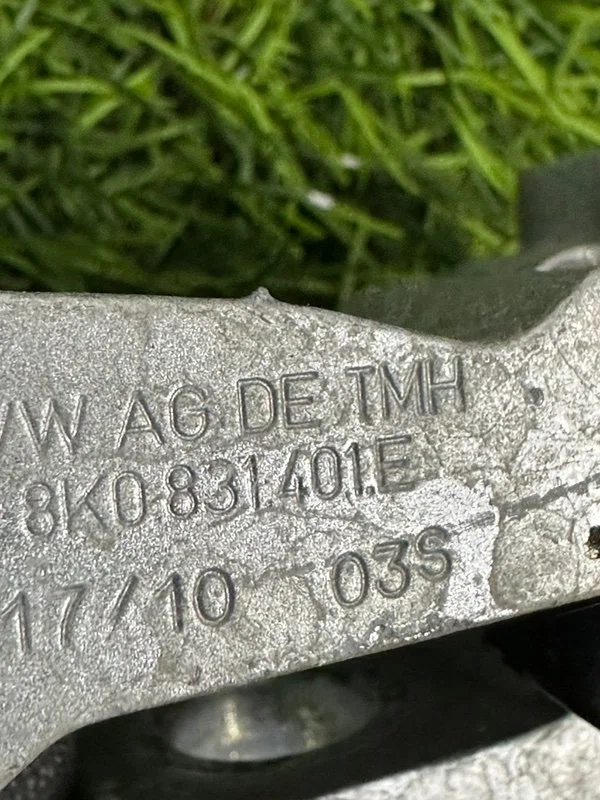 Петля двери Audi A4 8K CDHB 2010 - миниатюра 3