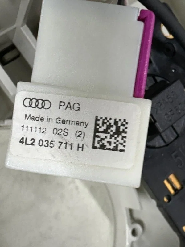 Плафон подсветки салона передний Audi A5 8T CDNC - миниатюра 10