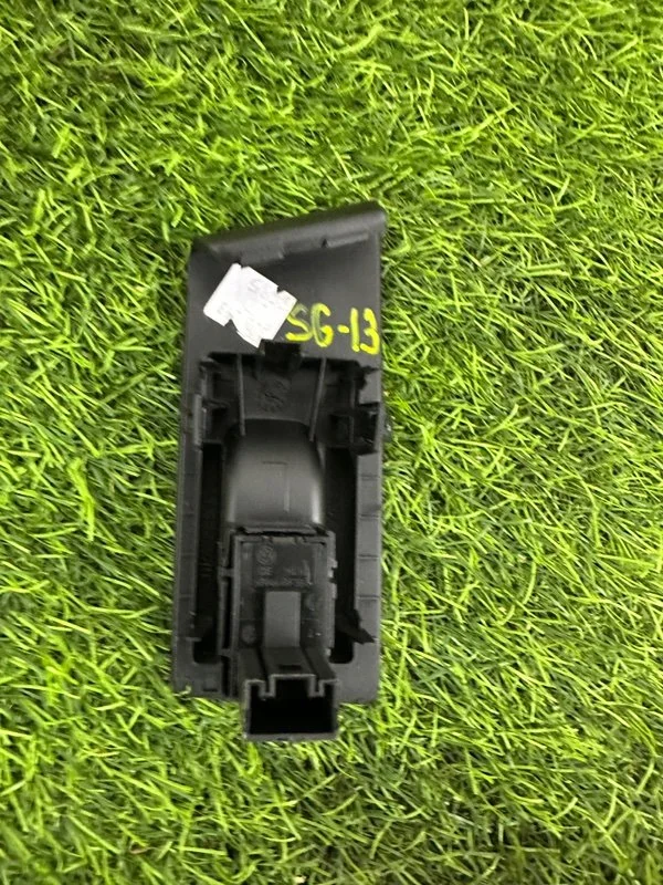 Кнопка стеклоподъемника задняя Volkswagen Passat - миниатюра 3