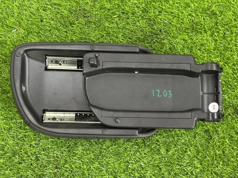 Крышка подлокотника BMW X1 E84 N52B30A 2010 - миниатюра 6
