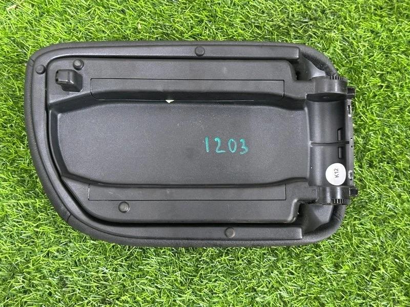 Крышка подлокотника BMW X1 E84 N52B30A 2010 - миниатюра 7