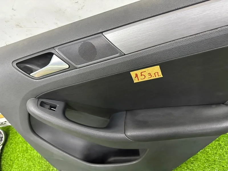Накладка двери задняя правая Volkswagen Jetta MK 6 - миниатюра 2