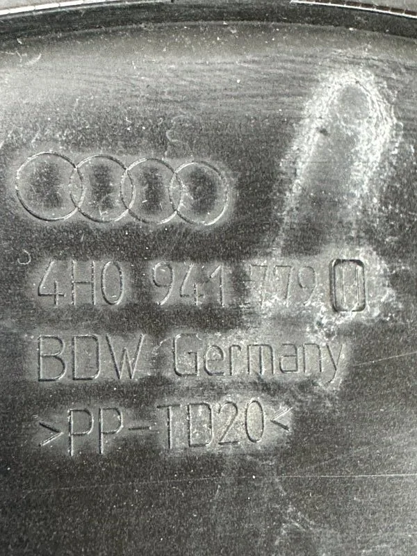Накладка стоп-сигнала Audi A8 4H CTGA 2016 - миниатюра 7