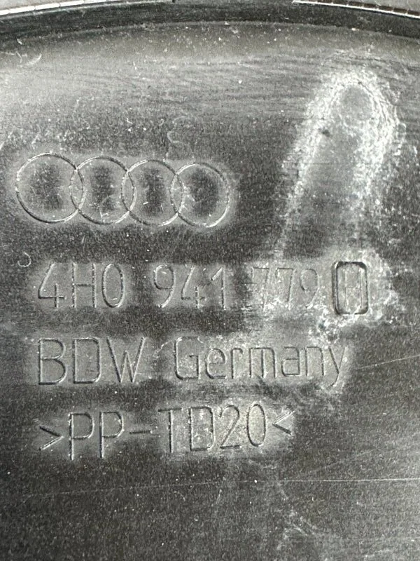 Накладка стоп-сигнала Audi A8 4H CTGA 2016 - миниатюра 7