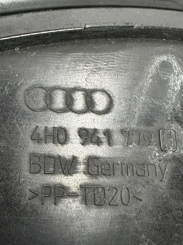 Накладка стоп-сигнала Audi A8 4H CTGA 2016 - миниатюра 8