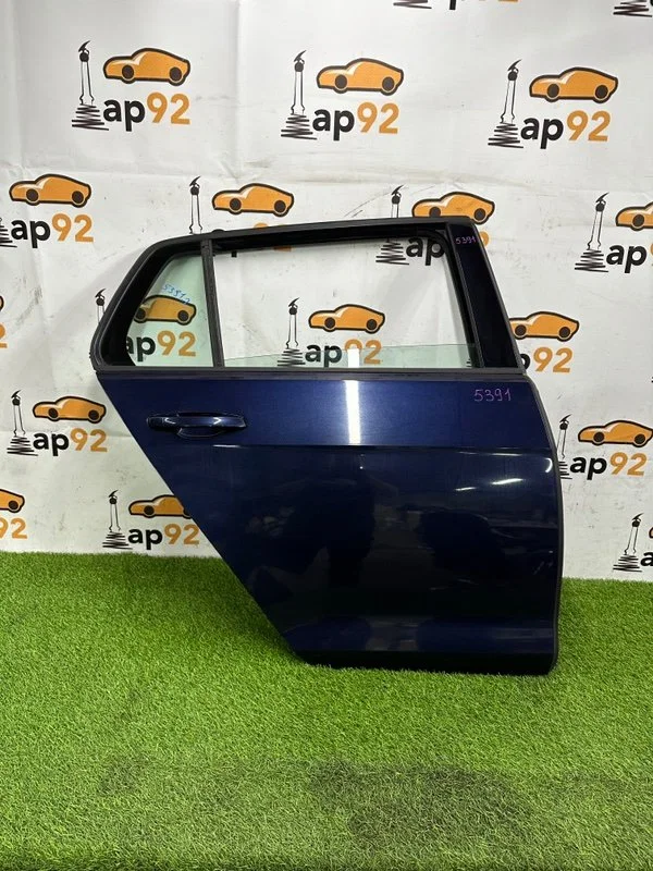Дверь боковая задняя правая Volkswagen Golf MK7 - изображение 1