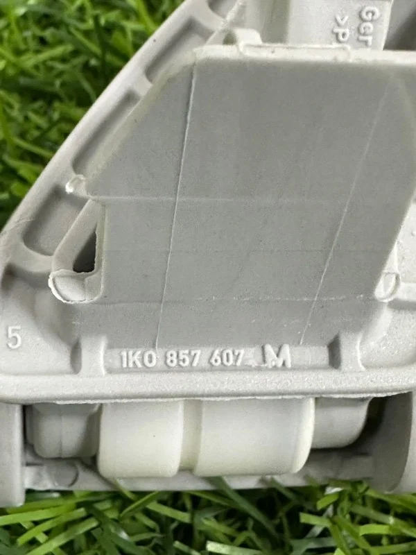 Ручка потолка Volkswagen Passat Alltrack B7 CCZB - миниатюра 6