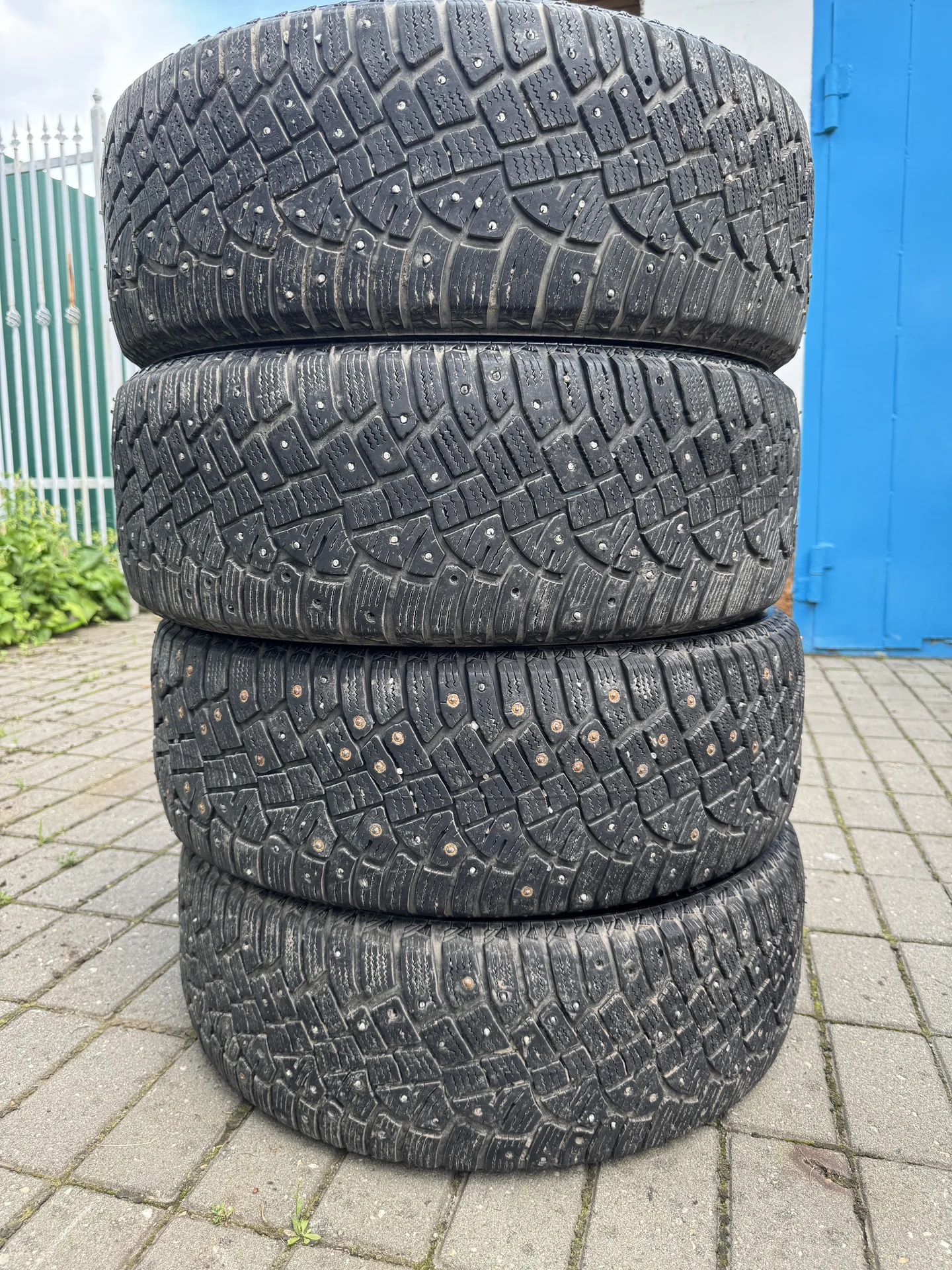 Зимняя резина Continental IceContact2 215/60R16