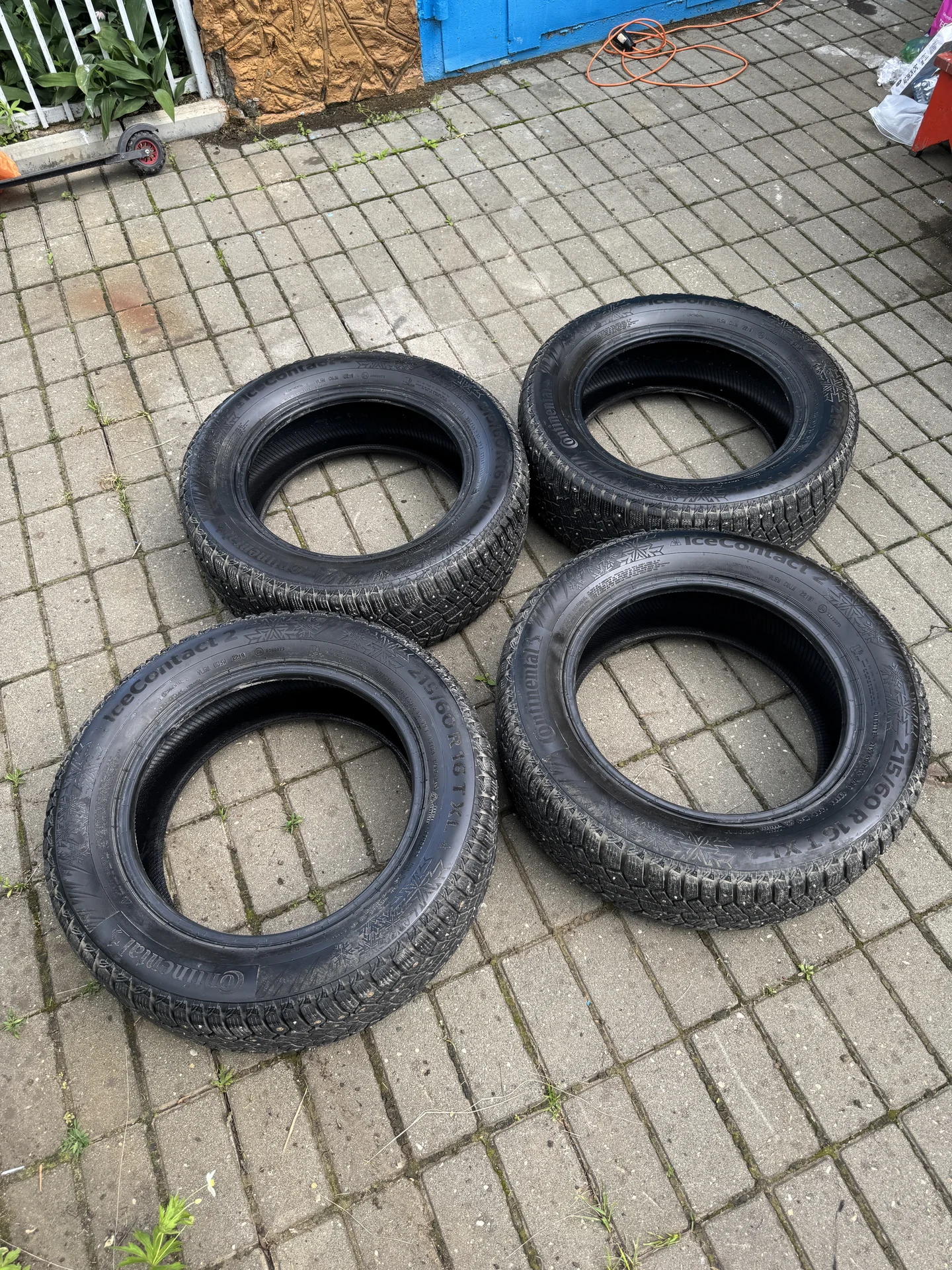 Зимняя резина Continental IceContact2 215/60R16 - миниатюра 2