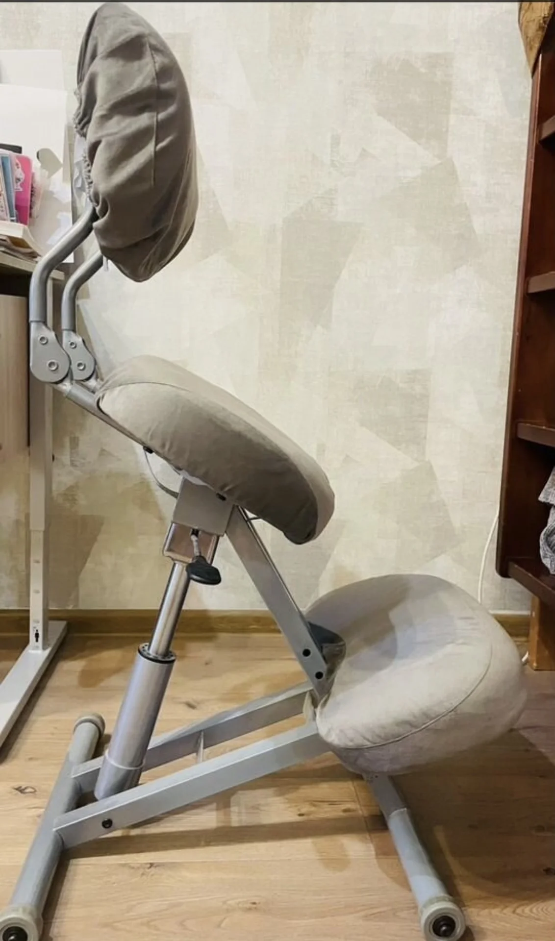 коленный стул smartstool со спинкой - миниатюра 2
