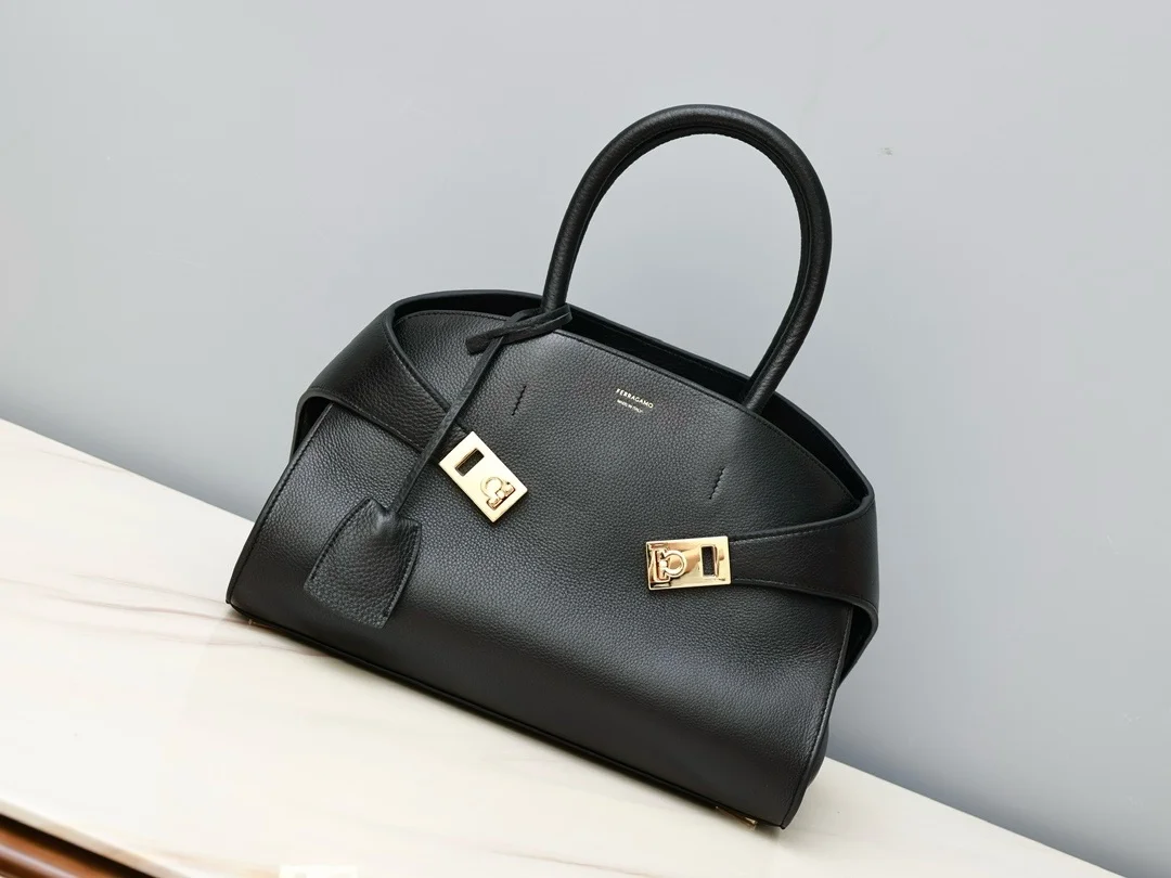 сумка Ferragamo Hug - миниатюра 2