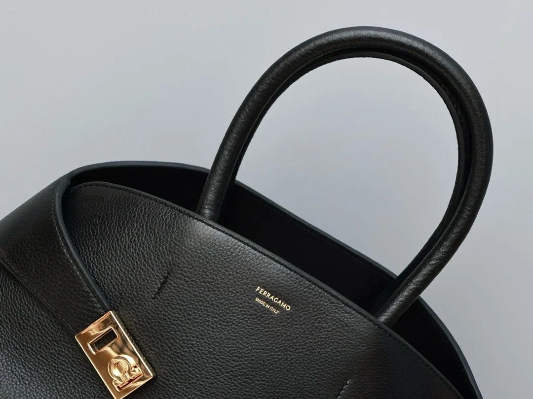 сумка Ferragamo Hug - миниатюра 5