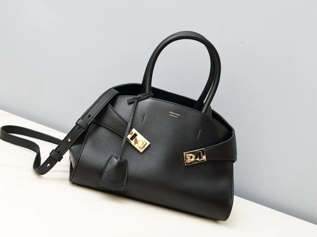 сумка Ferragamo Hug - миниатюра 9