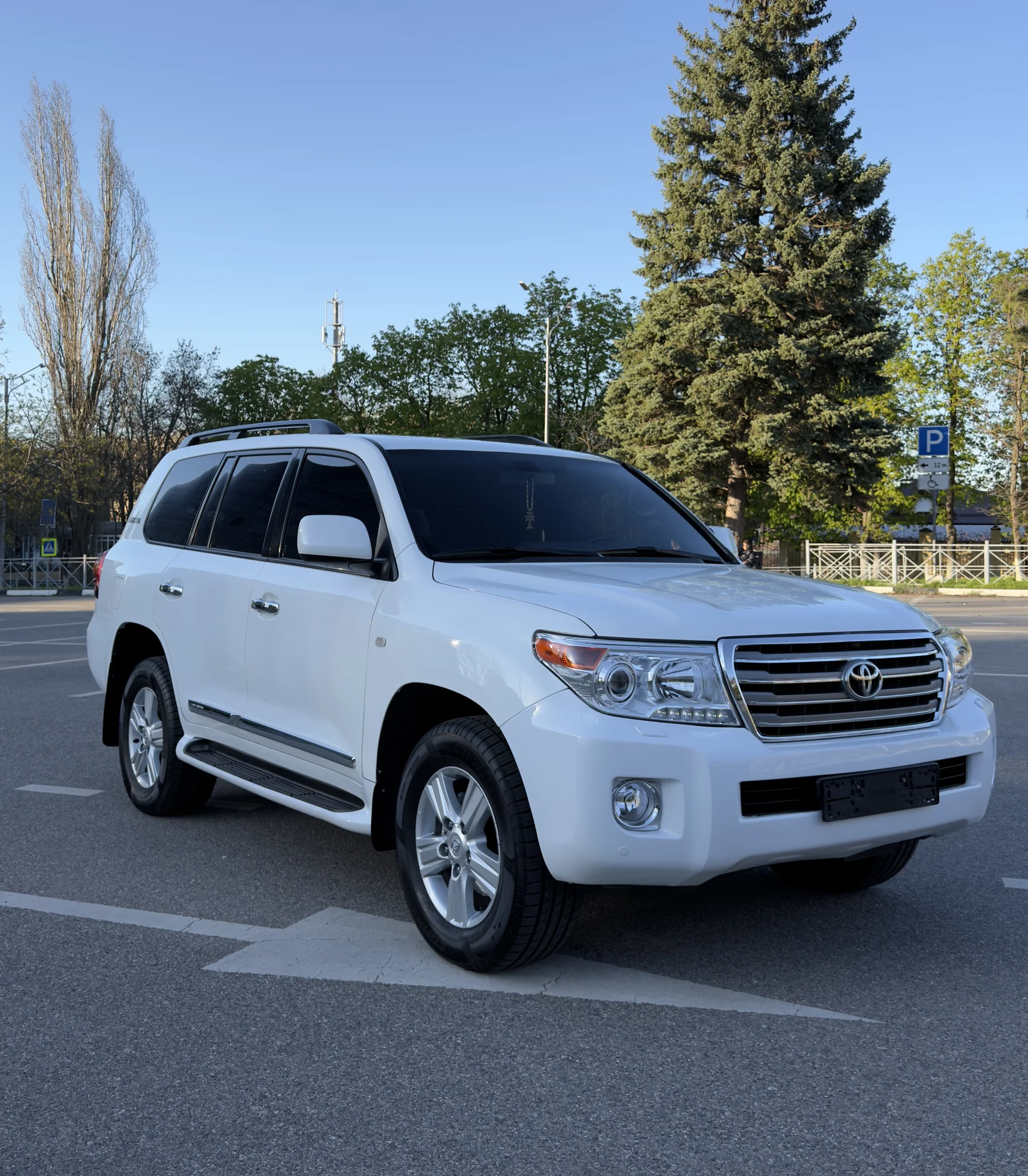 Toyota Land Cruiser 200 - изображение 1