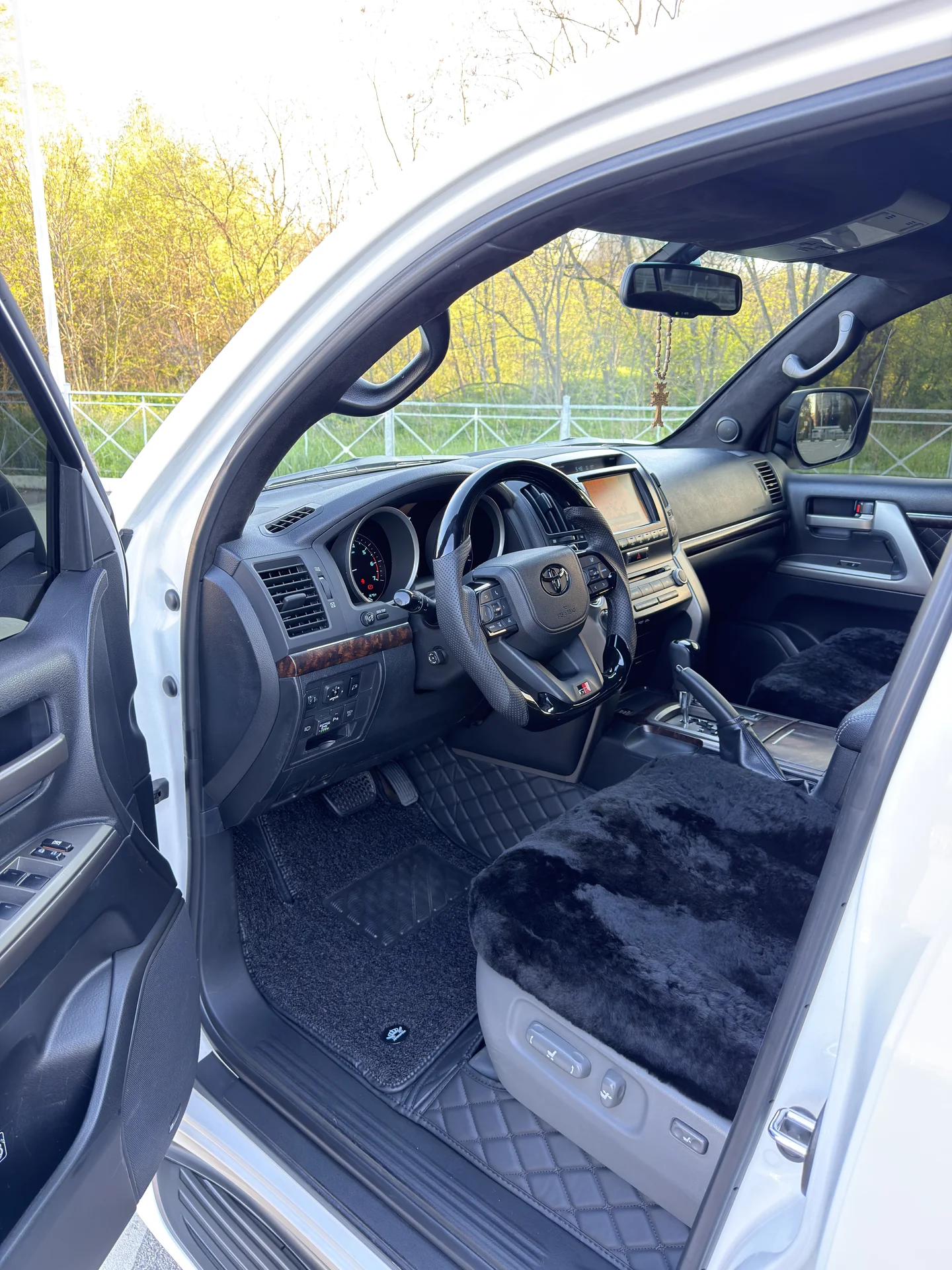 Toyota Land Cruiser 200 - миниатюра 16