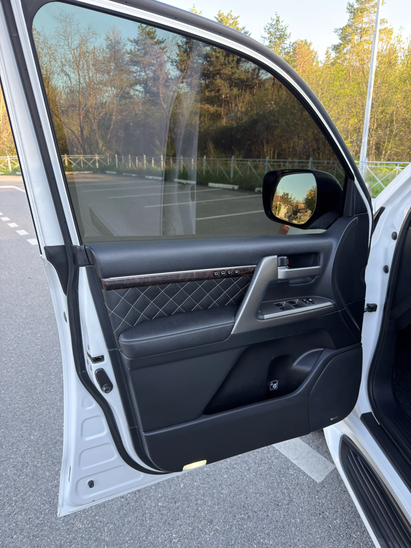 Toyota Land Cruiser 200 - миниатюра 17