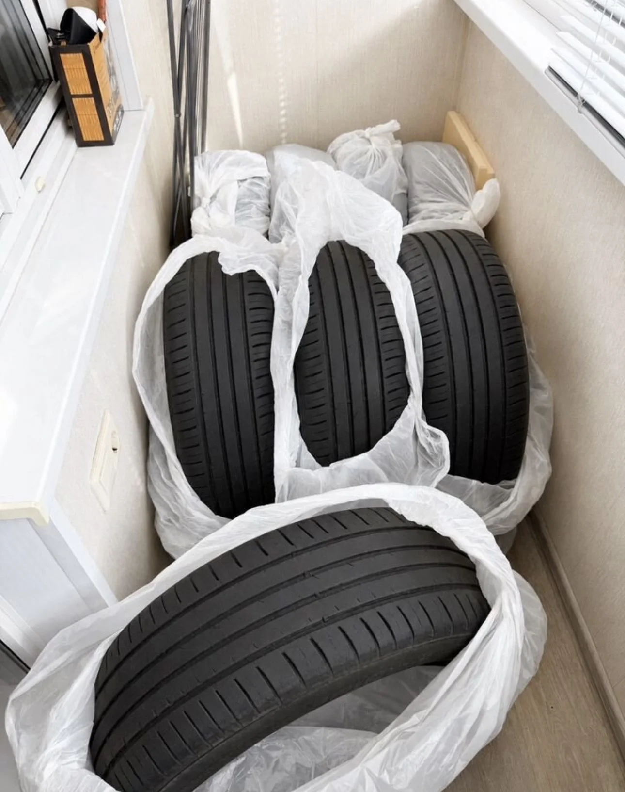 Hankook AH22 225/60 R17 - миниатюра 2