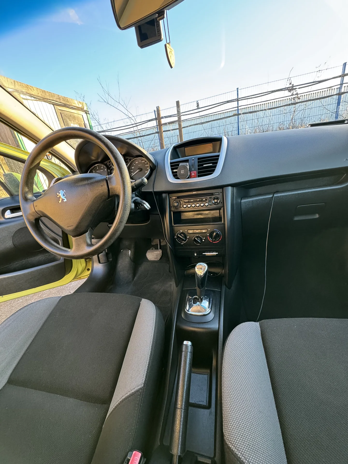 Peugeot 207 - миниатюра 11