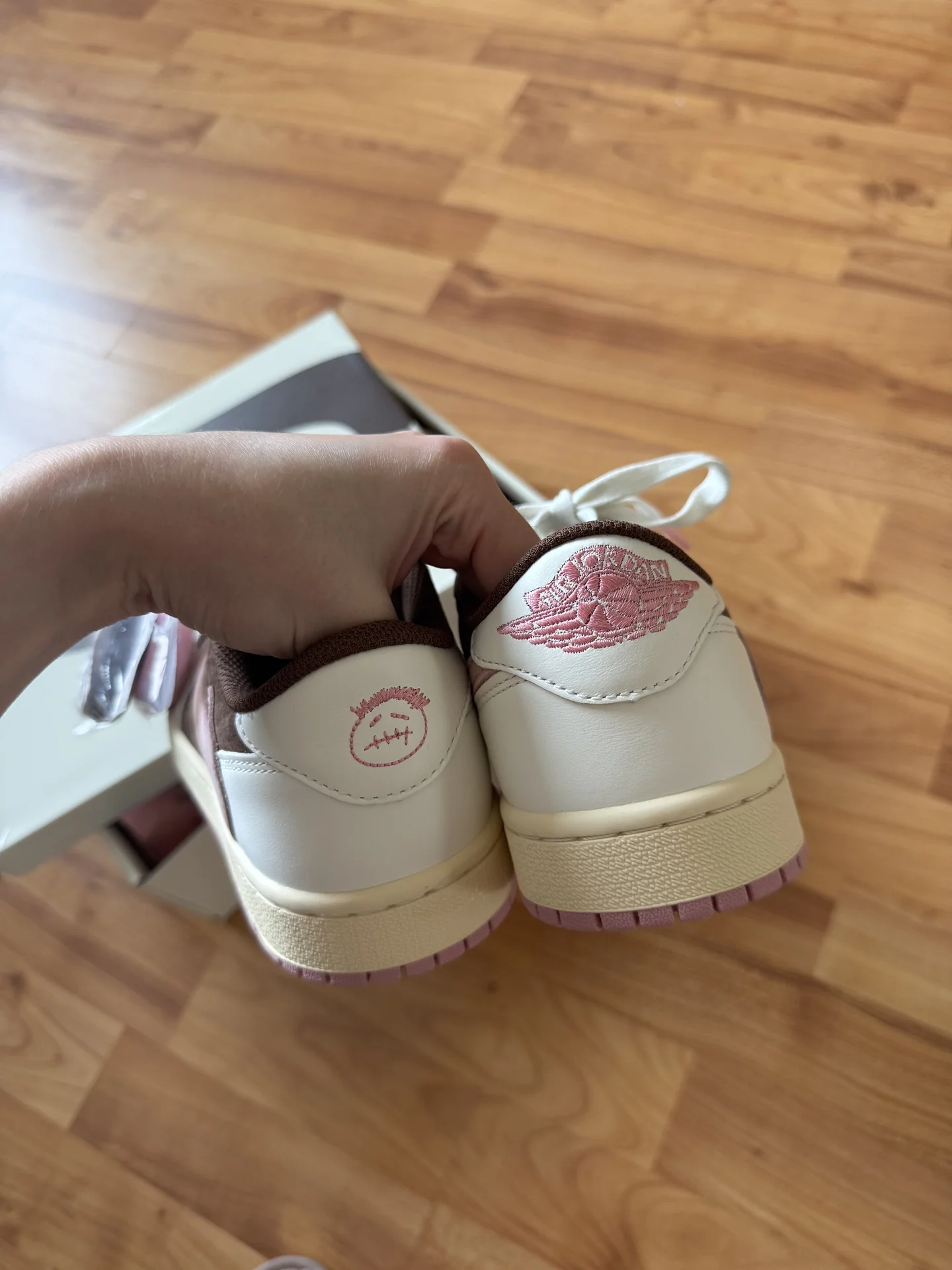 Кроссовки Travis Scott x Air Jordan 1 Low - миниатюра 2