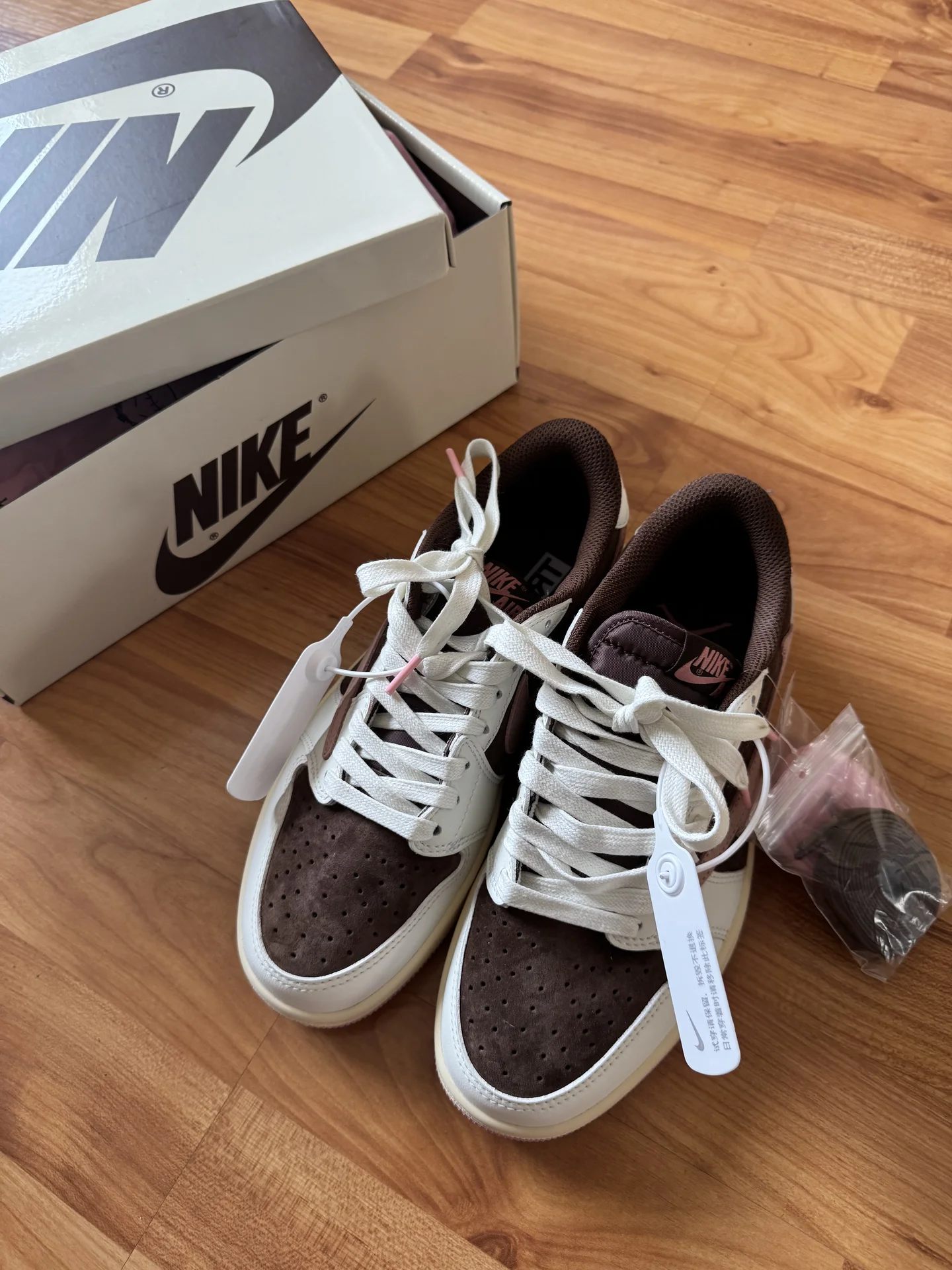Кроссовки Travis Scott x Air Jordan 1 Low - миниатюра 3