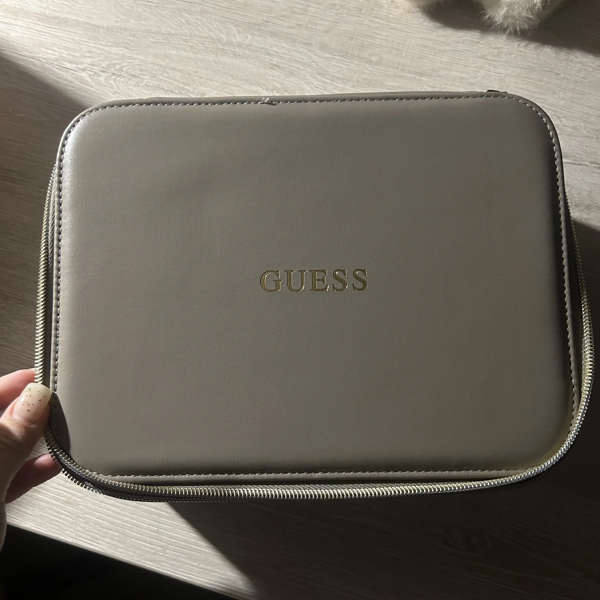 косметичка Guess - изображение 1