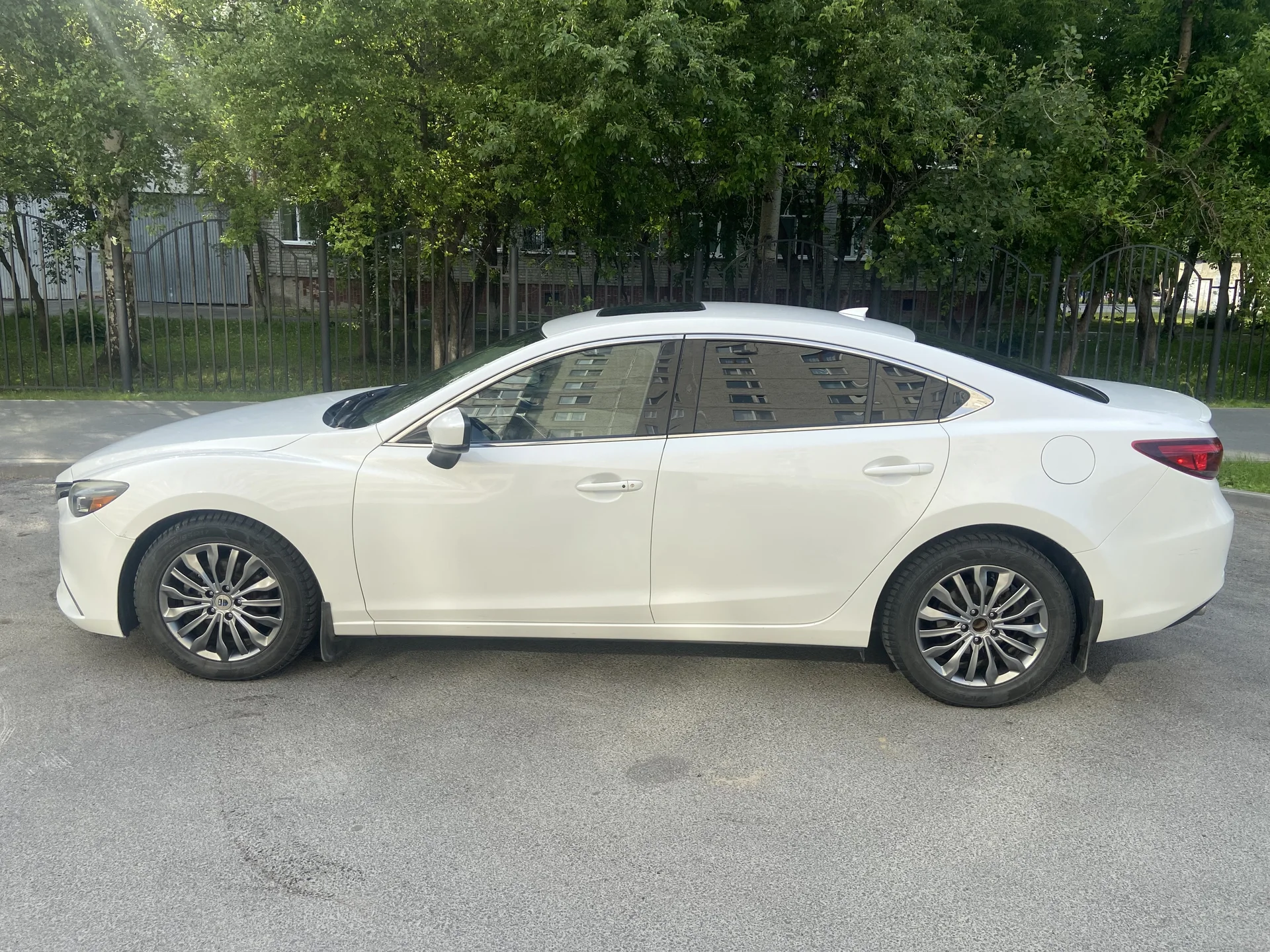 Автомобиль mazda 6 - миниатюра 4