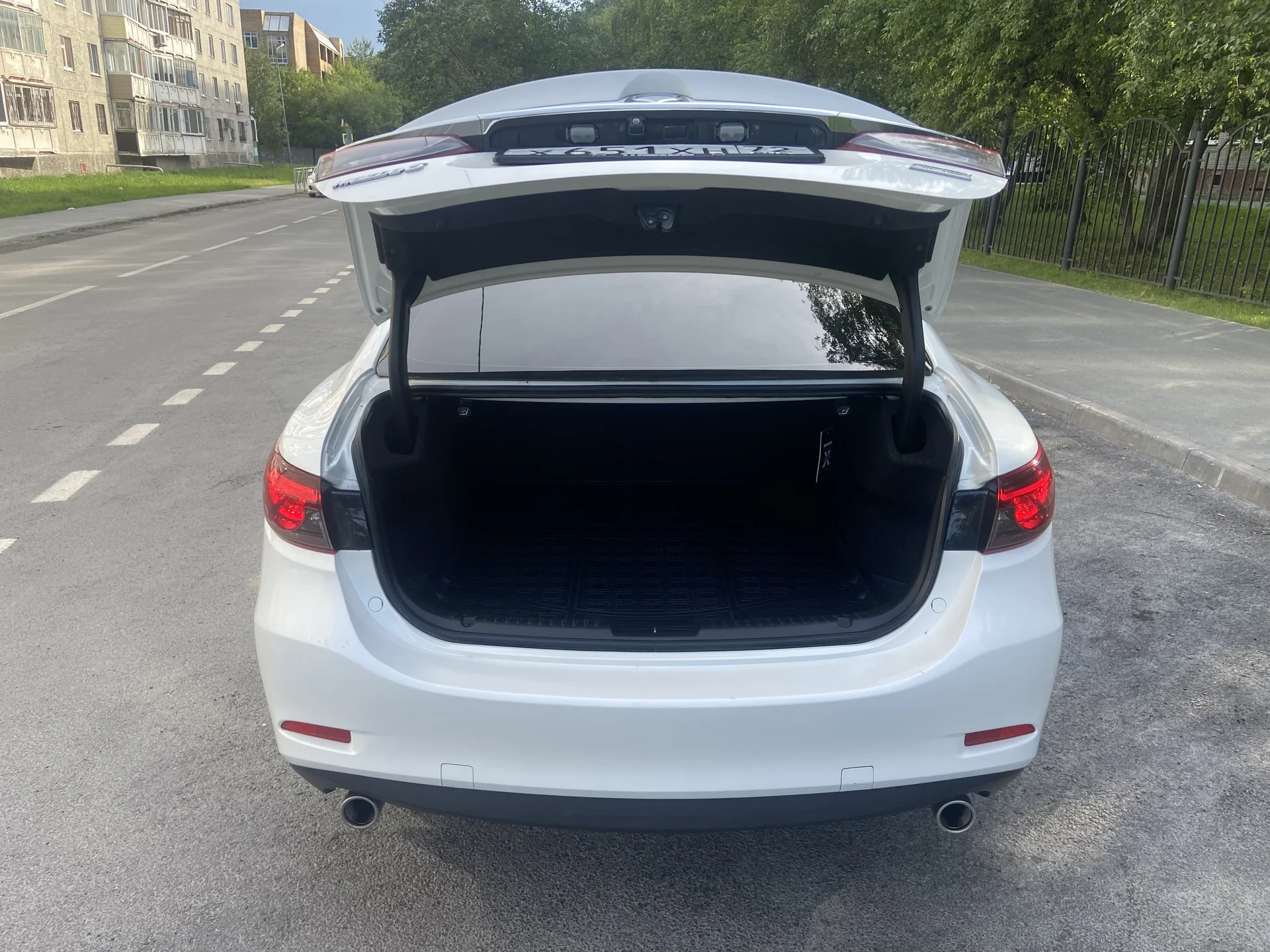 Автомобиль mazda 6 - миниатюра 9