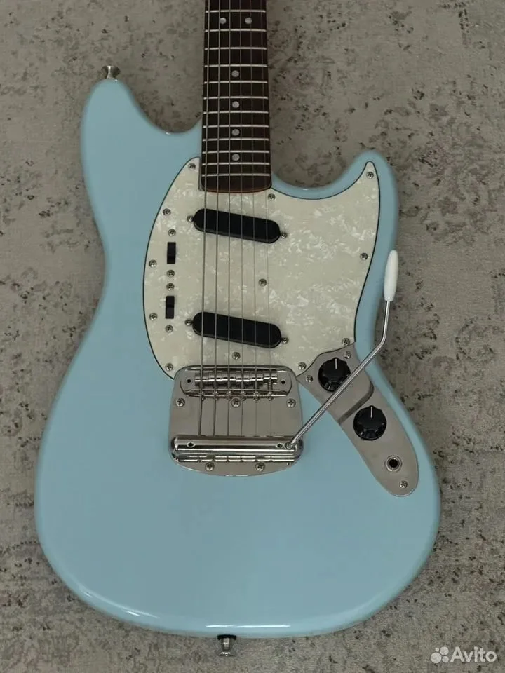 Squier Classic Vibe Mustang - миниатюра 2