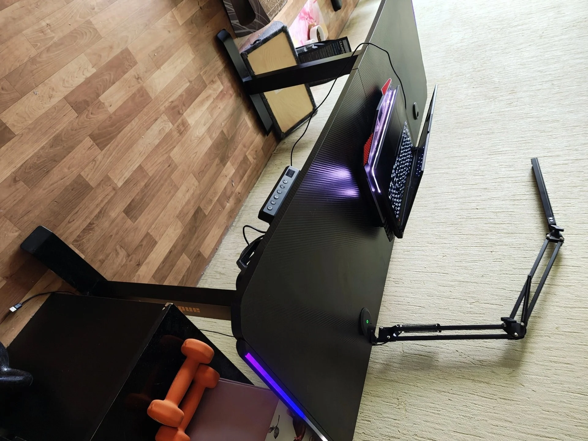 Компьютерный стол игровой Andaseat Terminator - миниатюра 2