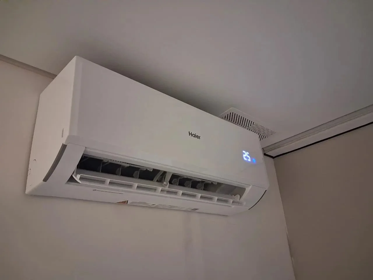 Кондиционер Haier 20м2 встроенный wifi модуль - миниатюра 2