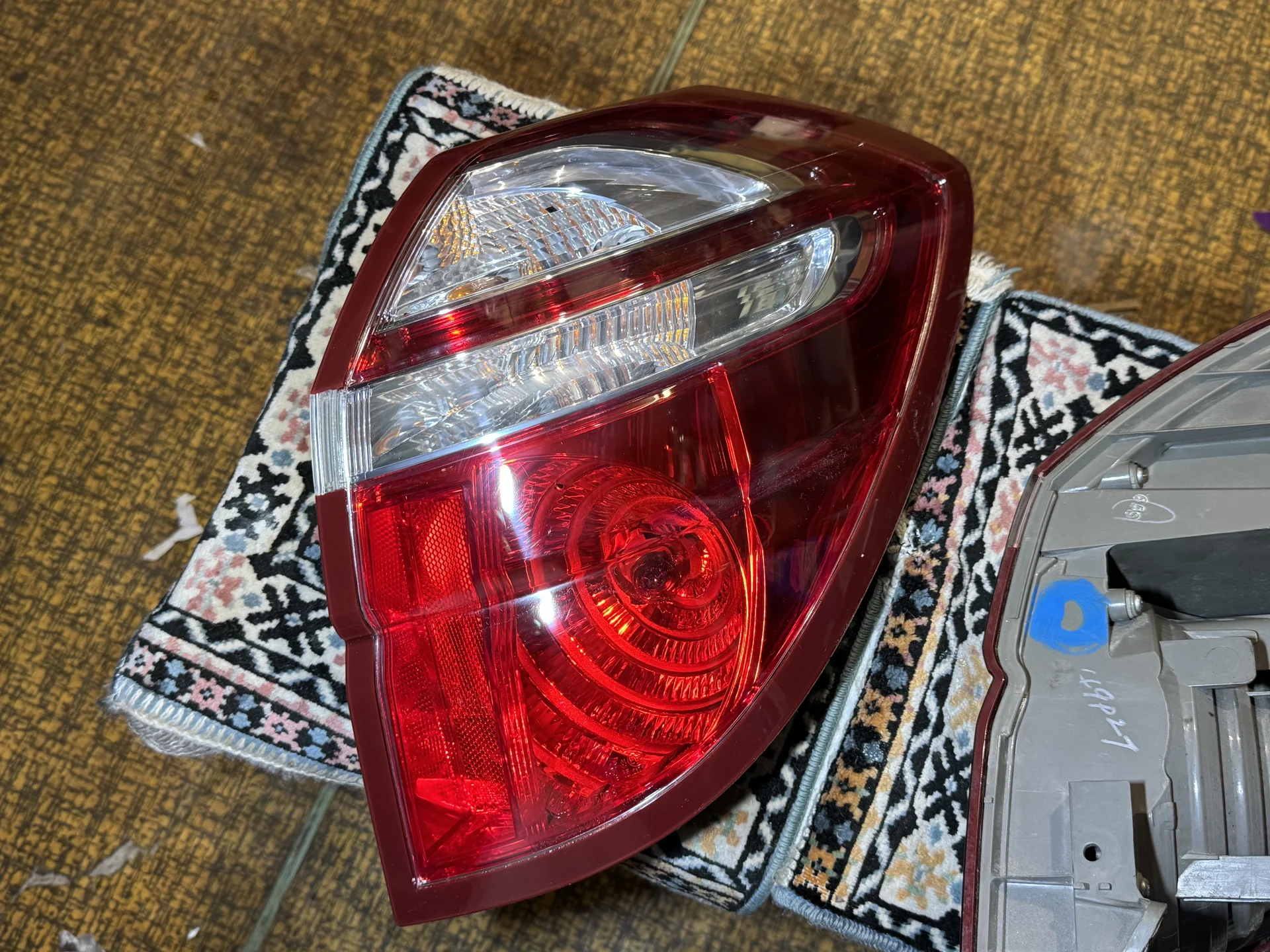 задние фонари subaru outback b13 - миниатюра 3